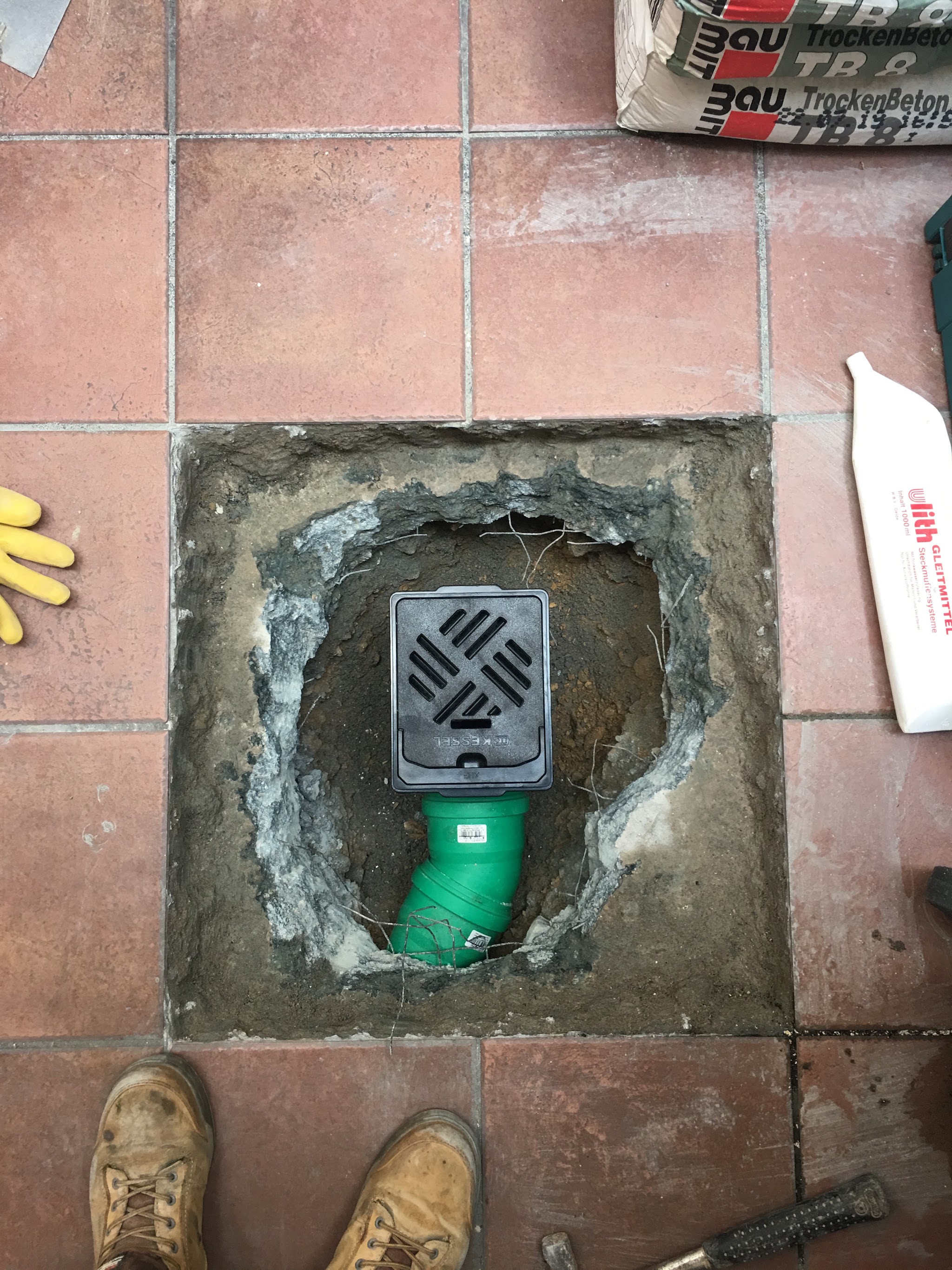 Neuer Bodenablauf im Fliesenboden nach der Sanierung